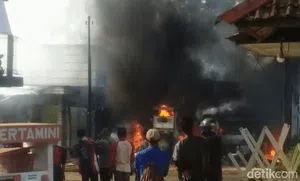 Kios Bensin Terbakar di Jampang, Asap Hitam Membumbung Tinggi