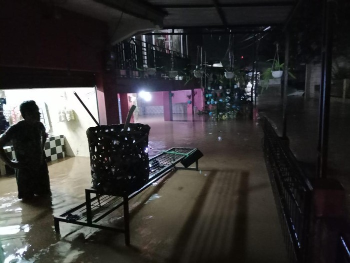 Kondisi banjir di Desa Cikeruh, Kecamatan Jatinangor, Sumesang, Selasa (19/4/2022).
