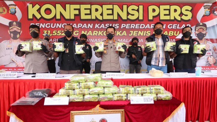 Konferensi Pers di Polresta Balerang
