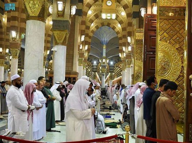 Potret Suasana Khidmat Tarawih di Masjid Nabawi