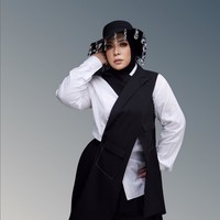 Melly Goeslaw menjalani operasi bariatrik demi mendapatkan tubuh ideal. Bariatrik merupakan prosedur bedah untuk mengurangi sekitar 80 persen bagian lambung. Sisa 20 persen akan dijahit atau dijepit agar lambung jadi lebih kecil, sehingga pasien akan lebih cepat kenyang ketika makan. Foto: Dok. Instagram @melly_goeslaw.