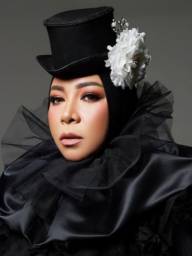 Melly Goeslaw ungkap perjalanan saat memutuskan pakai hijab.