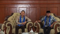 Maka tak heran bila AHY meminta dan mendorong kadernya Demokrat terus bekerja keras dengan spirit, energi baru untuk kesejahteraan rakyat Aceh.