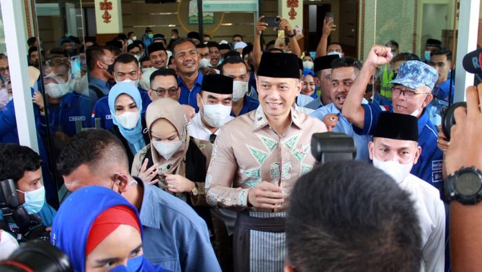 Ketua Umum Dewan Pimpinan Pusat Partai Demokrat (DPP-PD) Agus Harimurti Yudhoyono (AHY) akhirnya menuntaskan janjinya untuk berkunjung ke Provinsi Aceh. Kala itu AHY saat memberikan sambutan kegiatan Musda Partai Demokrat Provinsi Aceh mengaku rindu kembali datang ke Aceh.
