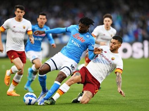 Sengit! Napoli vs Roma Selesai Imbang