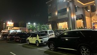 Suasana di depan Restoran Padang Pagi Sore di kawasan Jeruk Purut, Jakarta Selatan, saat waktu makan sahur. Foto: M Iqbal/detikcom