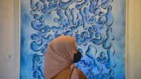 Pameran kaligrafi di Galeri Taman Budaya Sumatera Barat itu menampilkan karya dari 20 seniman di provinsi itu.