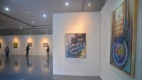 Beragam karya kaligrafi dipajang dalam pameran itu.