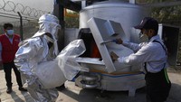 Pemerintah Peru memusnahkan sedikitnya 16 ton narkoba dengan cara dibakar.   