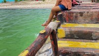 Kolam renang di tepi pantai oetuke