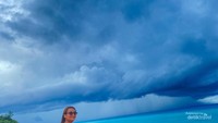 Suasana pantai oetuke yang mengagumkan
