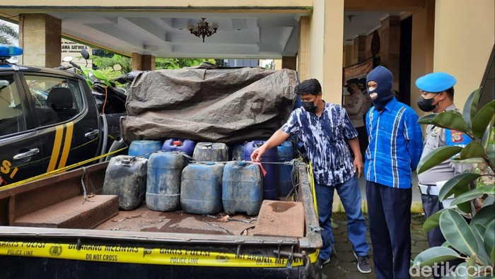 Polres Gunungkidul jumpa pers kasus penyelewengan BBM, Selasa (19/4/2022).