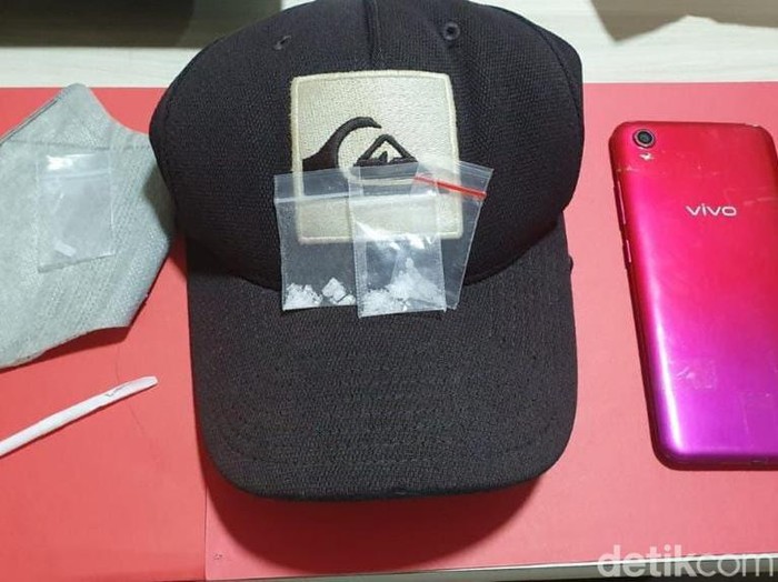 Pria pengedar sabu di Surabaya