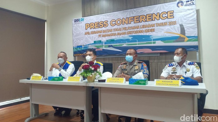 PT JNK saat melakukan apel kesiapan menyambut Arus Mudik dan Balik Lebaran 2022.