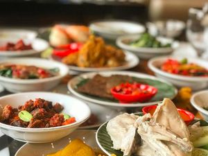 Sahur Jaksel: Atas Nama Rendang, Ayam Pop dan Pergaulan
