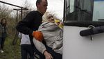 Momen Evakuasi Lansia di Panti Jompo Ukraina