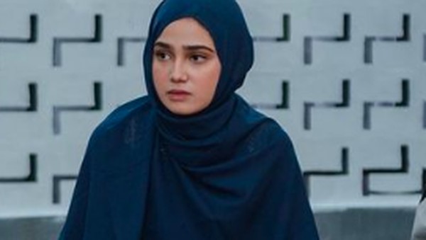 Foto: Penampilan Cantik Syifa Hadju Berhijab Syari di Syukuran Rumah Barunya