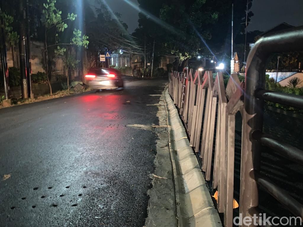Tali air sudah dibangun di sisi sumur resapan depan Gereja di Jl Lebak Bulus III. Kondisi 19 April 2022. (Mulia Budi/detikcom)