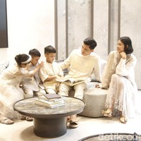 Koleksi terbaru desainer Sapto Djojokartiko yang mengangkat tema bertajuk Ied One-Off Collection 2022. Foto: Abduh/Detikcom.