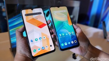 Vivo T1 Pro 5G harganya Rp 4,299 juta, layar 6,44 inch FHD+ AMOLED dan refresh rate 90Hz. Snapdragon 778G jadi otaknya, RAM 8GB dan storage 128GB. Baterai 4.700 mAh dan dilengkapi fast charging 66W. Kamera utama 64 MP, kamera 8 MP ultra-wide dan 2 MP makro, kamera depannya ada 16 MP. Foto: Adi Fida Rahman/detikINET