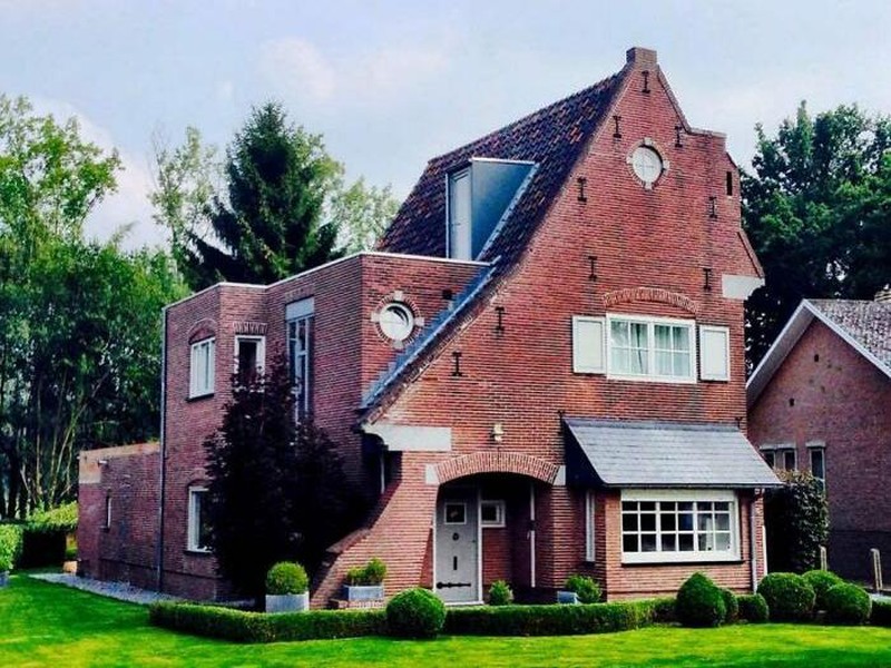 10 Desain Rumah Aneh yang Nggak Gitu-gitu Aja