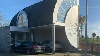 Rumah yang bikin penasaran dalamnya kaya gimana yaa..  