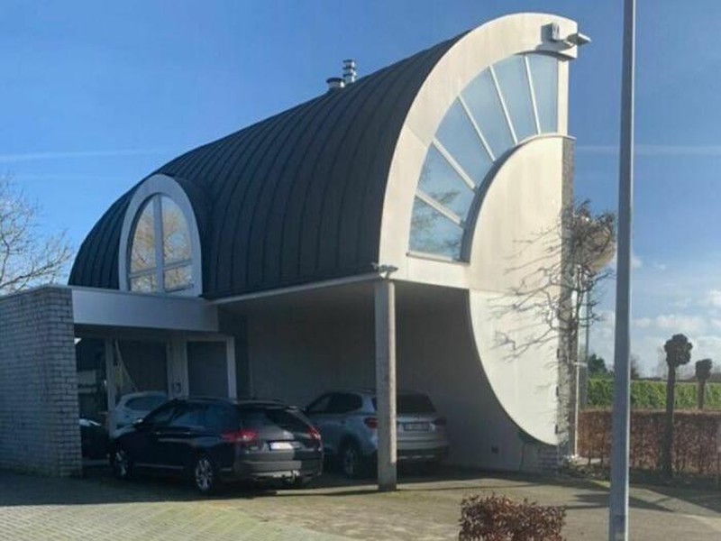 10 Desain Rumah Aneh yang Nggak Gitu-gitu Aja