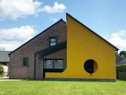 10 Desain Rumah Aneh yang Nggak Gitu-gitu Aja