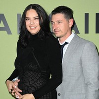 Penampilan tersebut hanya berselang dua hari setelah ia dan kekasihnya, Andre Lemmers, mengumumkan jenis kelamin anak mereka di Instagram. Diketahui, anak yang dikandung model berdarah Brasil ini berjenis kelamin laki-laki.  (Foto: Getty Images For Balmain/Pascal Le Segretain)