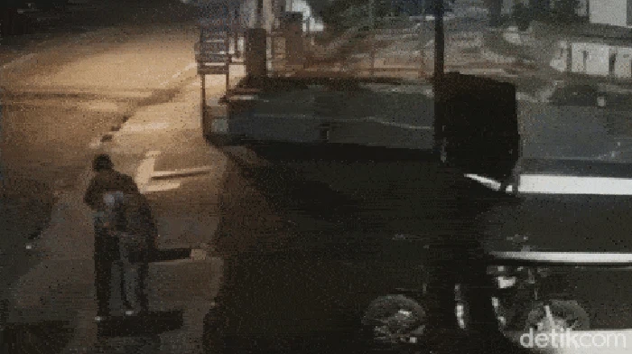 Aksi mobil nge-drift di jalanan Kota Bandung