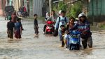 Nekat Terobos Banjir di Cikancung Bandung, Motor Pada Mogok