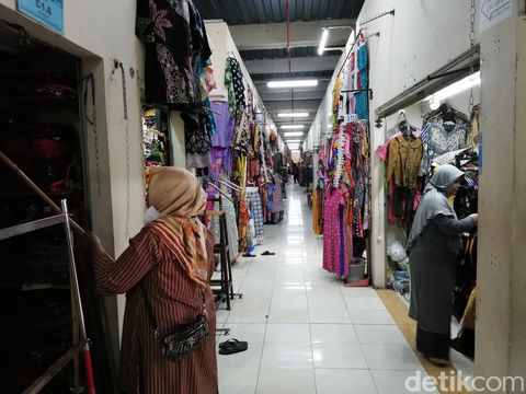 Aktivitas di Pasar Klewer menelang lebaran, Rabu (20/4/2022).