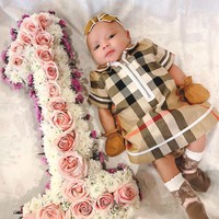 Ameena Nur Atta lahir pada 2 Februari 2022. Kini usianya sudah 1 bulan lebih. Sejak lahir anak Auurel Hermansyah dan Atta Halilintar itu memang sudah mencuri sorotan karena wajahnya yang cantik dan pipi tembamnya yang menggemaskan. Foto: Instagram