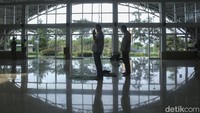 Selain masjid, daya tarik lain dari Rest Area KM 429 adalah latar Gunung Ungaran. Traveler dapat dengan leluasa melihat pemandangan gunung dengan naik ke bukit yang berada di rest area tersebut.