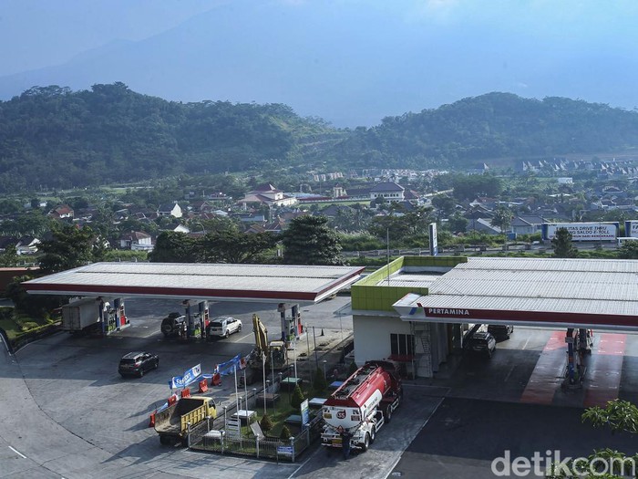 Rest Area KM 429 di Tol Semarang-Solo tak cuma punya fasilitas lengkap. Di sini traveler juga dapat rehat sejenak sambil menikmati pemandangan Gunung Ungaran.