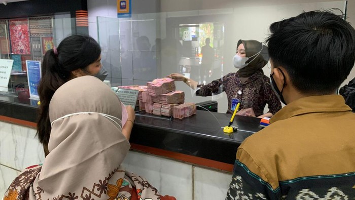 Keluarga napi narkotika bayar denda perkara.