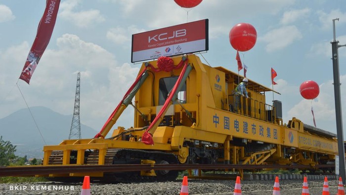 Dokumen BKIP Kemenhub Rel kereta cepat Jakarta Bandung mulai dipasang