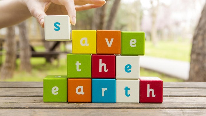 Save The Earth, word and hand