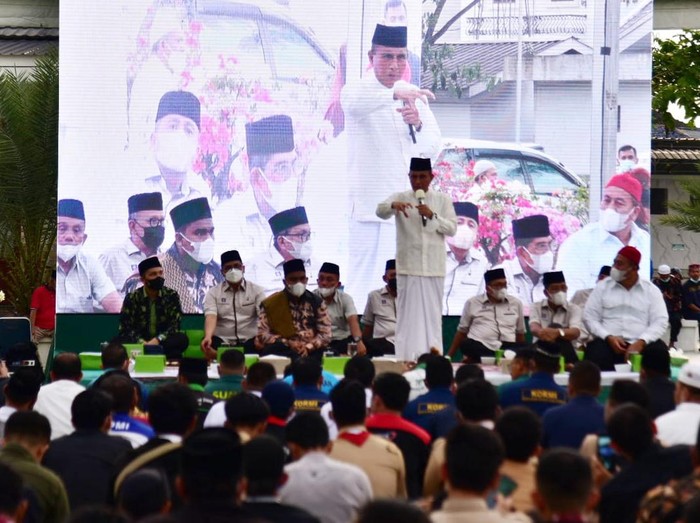 Edy Rahmayadi buka puasa bersama buruh
