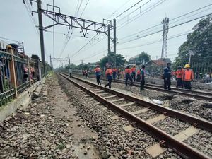 Terabas Rel Saat Kereta Lewat, Pengemudi Bisa Dipidana hingga Denda