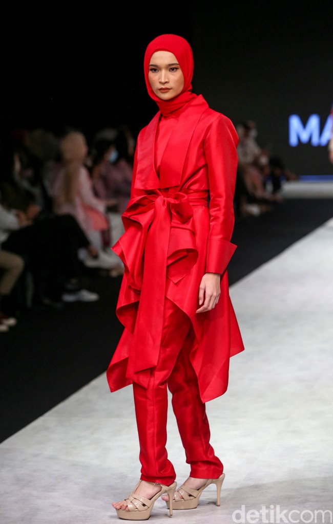 Desainer Malik Moestaram merilis koleksi yang terinspirasi kimono Jepang. Foto: Grandyos Zafna