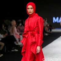 Desainer Malik Moestaram merilis koleksi yang terinspirasi kimono Jepang. Foto: Grandyos Zafna