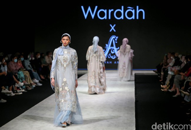 Koleksi busana Les Alles karya Ayu Dyah Andari bisa untuk Hari Raya Idul Fitr 2022. Foto: Grandyos Zafna