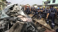 Diketahui, kecelakaan itu menyebabkan mobil penumpang tersebut ringsek.