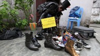 fotoinet Potret La Sape Bergaya, Meski Hidup Susah Tetap Santai