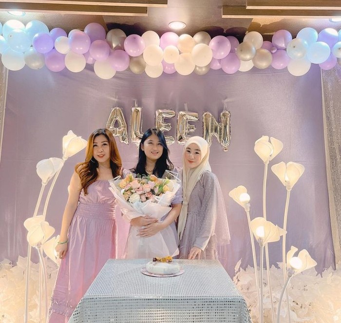 10 Momen Larissa Chou Saat Piknik hingga Makan Bareng Anak