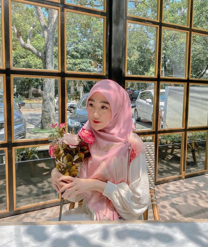 Galeri Larissa Chou 10 Momen Larissa Chou Saat Piknik hingga Makan Bareng Anak