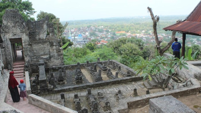 Gapura Paduraksa Lamongan Diadopsi dari Gapura Sunan Sendang Duwur