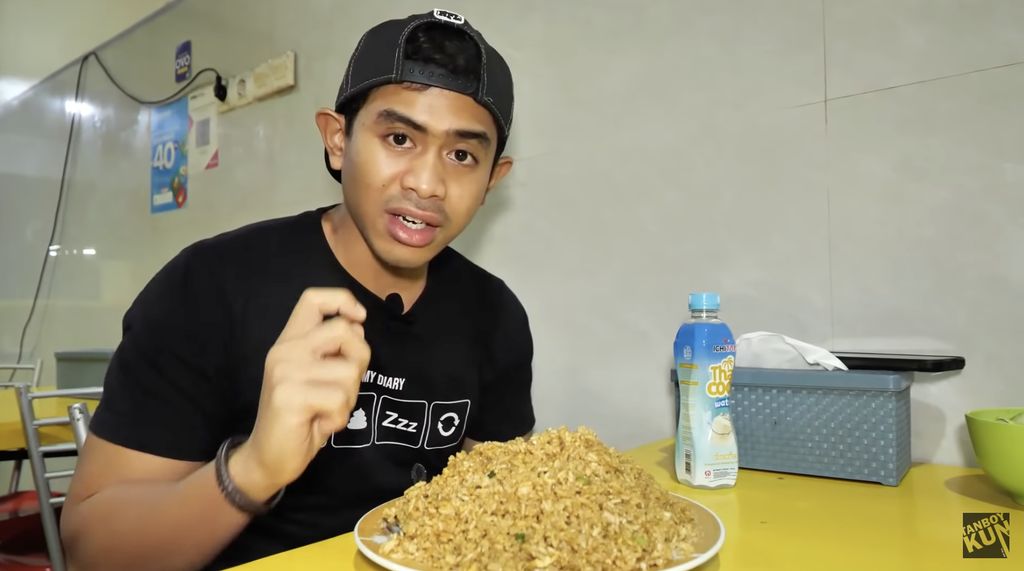 Gokil! Tanboy Kun Lahap Nugget Balado 200 Cabe dan Bakso Aci Mercon Saat Buka Puasa