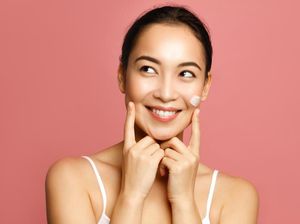 Cuaca Sedang Panas, Ini Rekomendasi Makeup dengan SPF untuk Melindungi Kulit